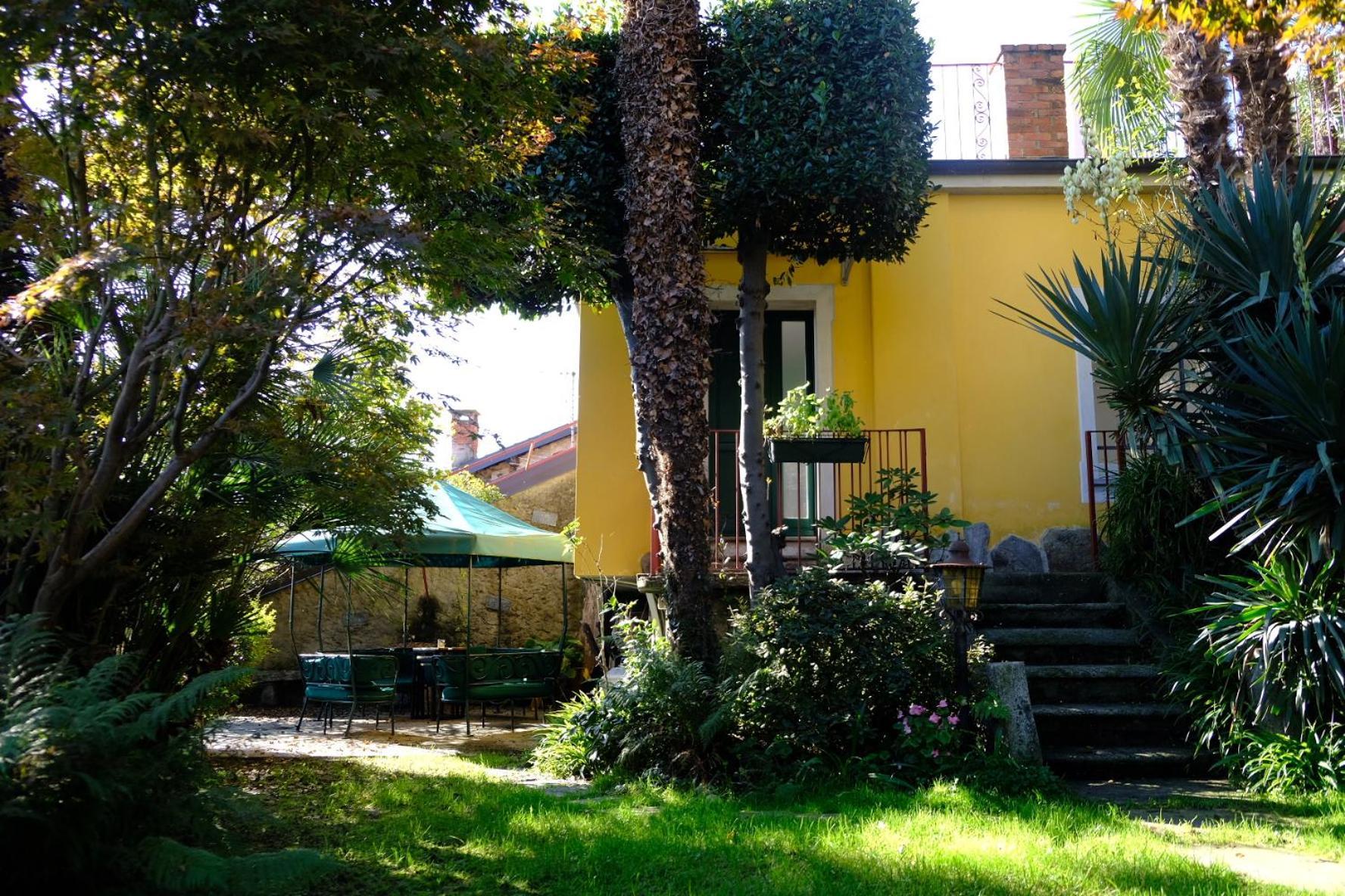 Garden Apartment Lesa Exterior photo